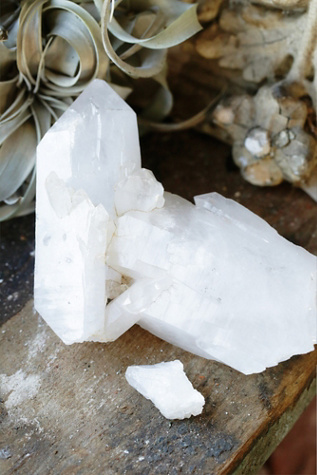 Vintage Loves Vintage Quartz Crystal